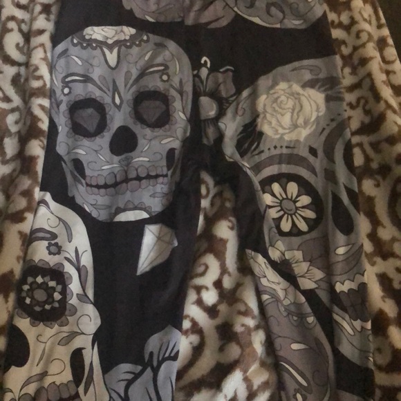 Skull leggings ☠️🌹 - Picture 4 of 4